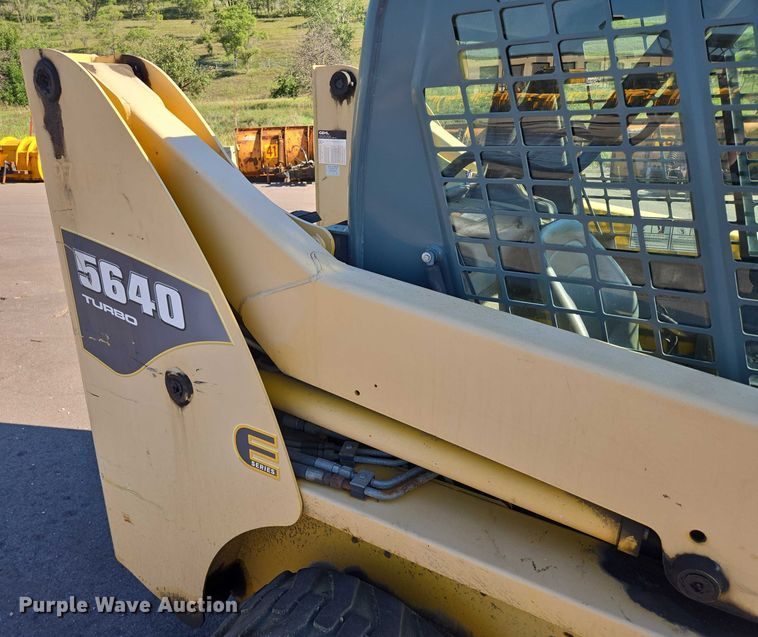 image for item DX7273 2005 Gehl 5640 Turbo skid steer loader