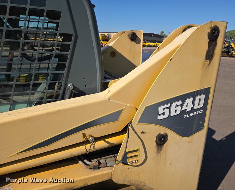 image for item DX7273 2005 Gehl 5640 Turbo skid steer loader