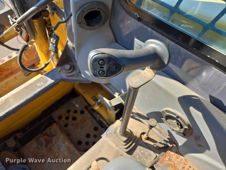 image for item DX7273 2005 Gehl 5640 Turbo skid steer loader