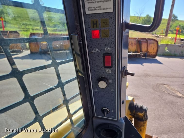 image for item DX7273 2005 Gehl 5640 Turbo skid steer loader