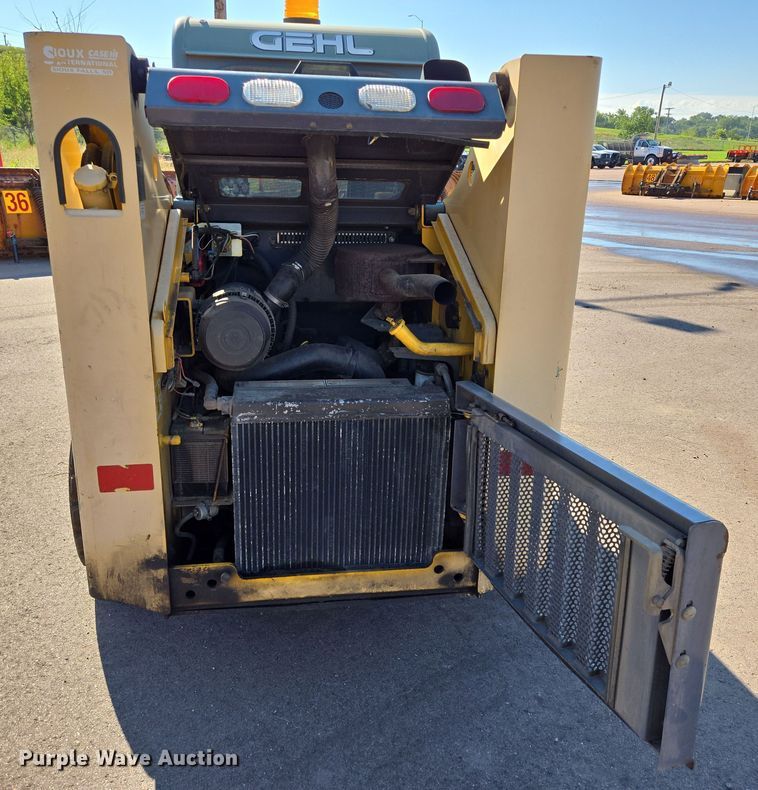 image for item DX7273 2005 Gehl 5640 Turbo skid steer loader