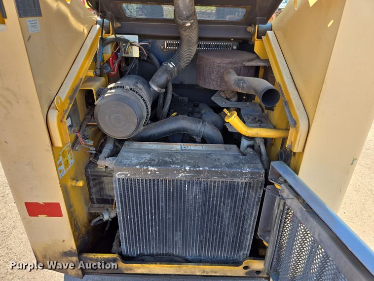 image for item DX7273 2005 Gehl 5640 Turbo skid steer loader