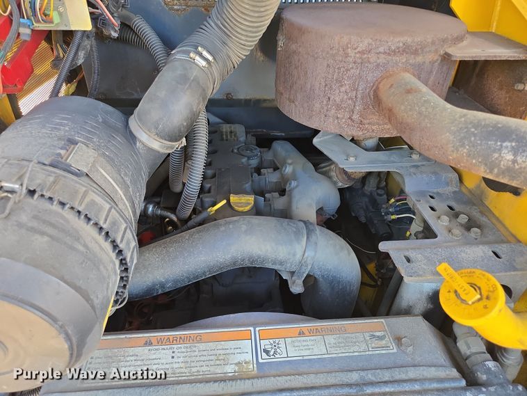 image for item DX7273 2005 Gehl 5640 Turbo skid steer loader