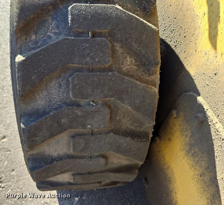 image for item DX7273 2005 Gehl 5640 Turbo skid steer loader