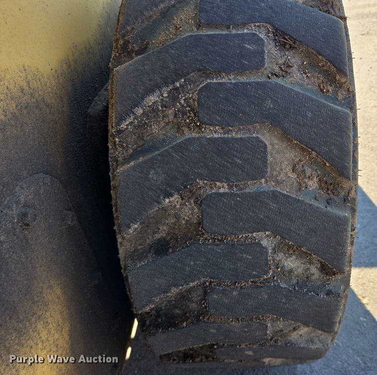 image for item DX7273 2005 Gehl 5640 Turbo skid steer loader