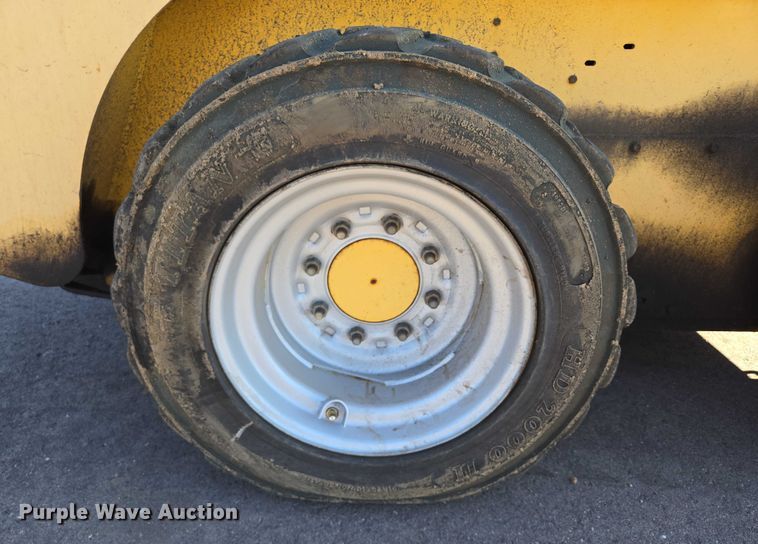 image for item DX7273 2005 Gehl 5640 Turbo skid steer loader