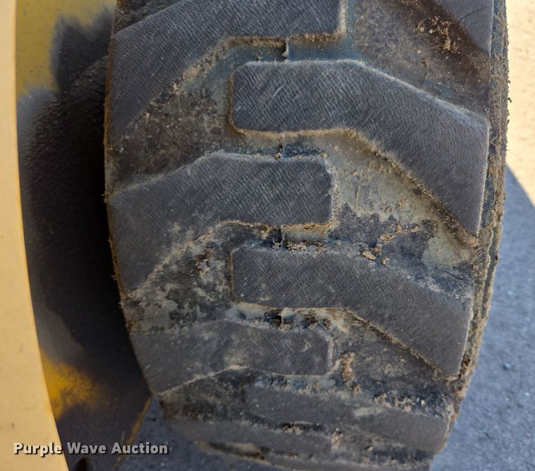 image for item DX7273 2005 Gehl 5640 Turbo skid steer loader