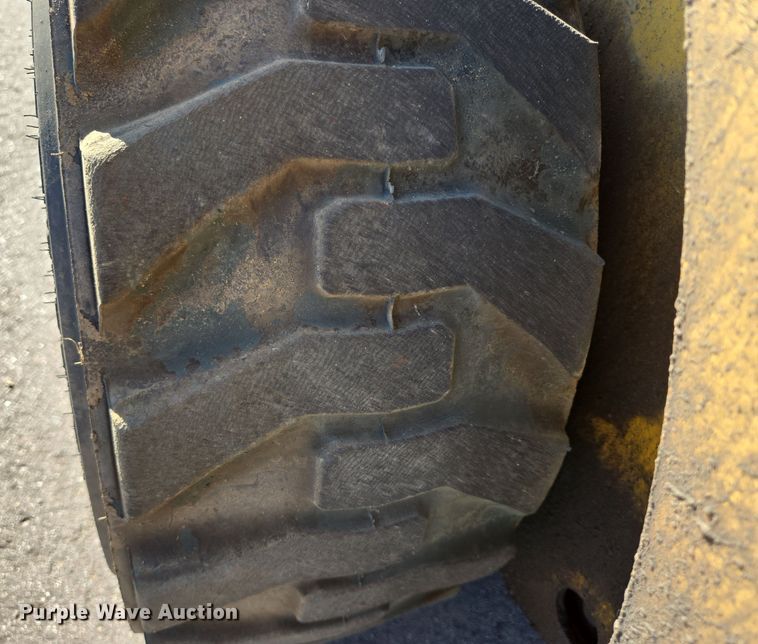 image for item DX7273 2005 Gehl 5640 Turbo skid steer loader