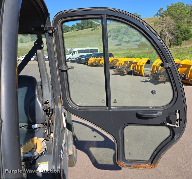 image for item DX7274 2013 Bobcat 5600 Toolcat utility vehicle