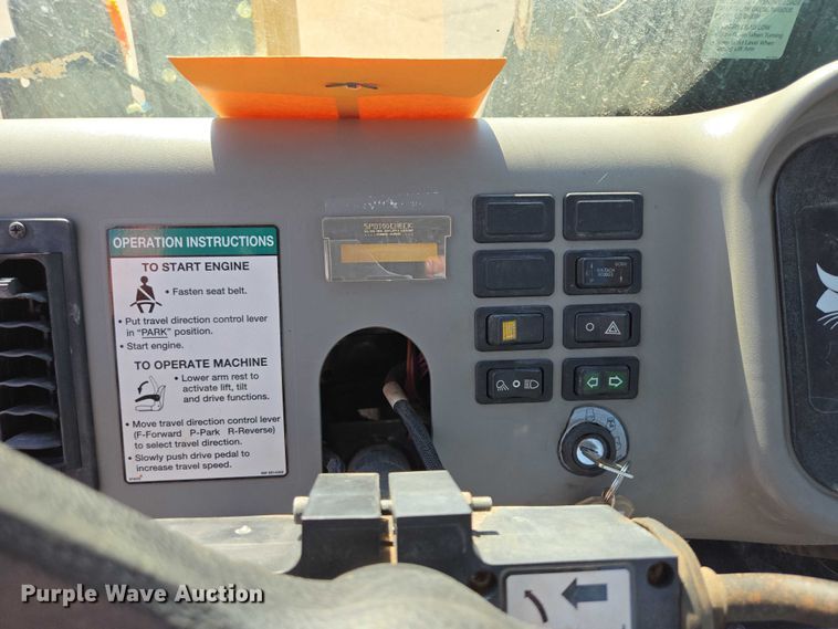 image for item DX7274 2013 Bobcat 5600 Toolcat utility vehicle