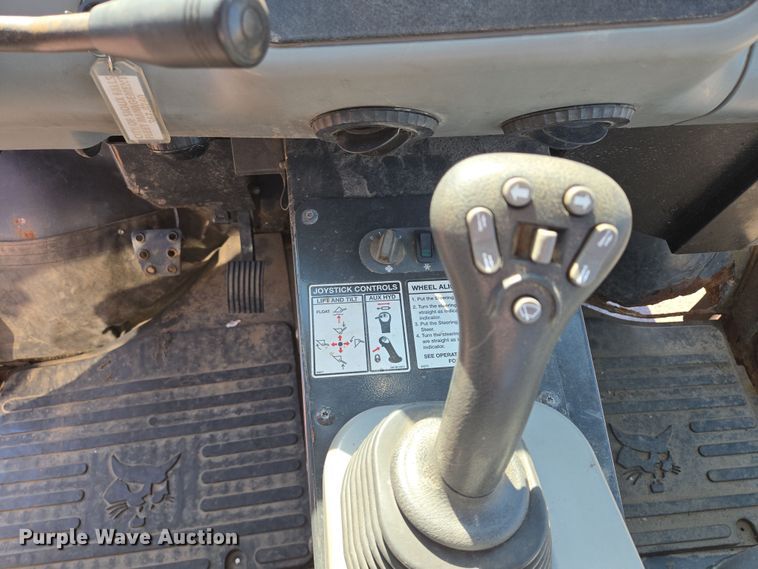 image for item DX7274 2013 Bobcat 5600 Toolcat utility vehicle