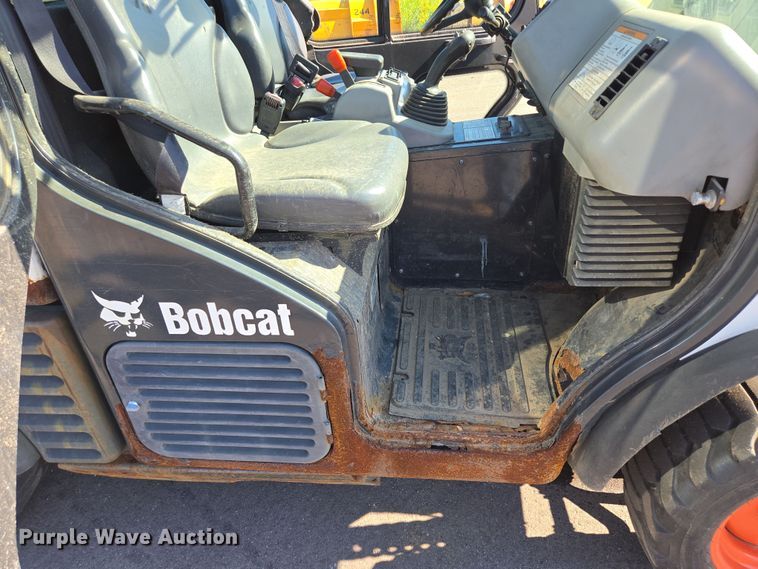 image for item DX7274 2013 Bobcat 5600 Toolcat utility vehicle