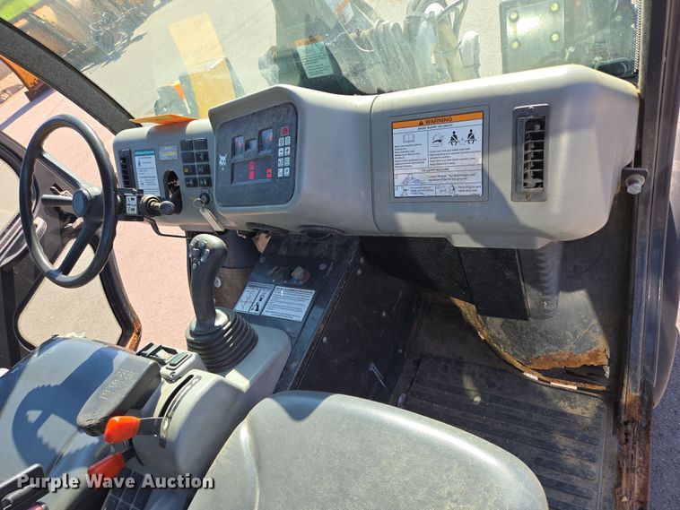 image for item DX7274 2013 Bobcat 5600 Toolcat utility vehicle