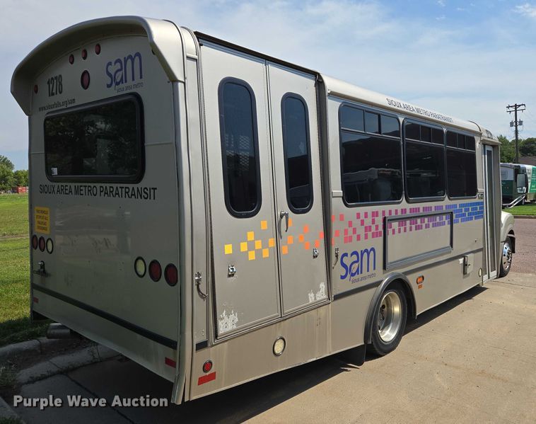 image for item DX7301 2013 IC shuttle bus