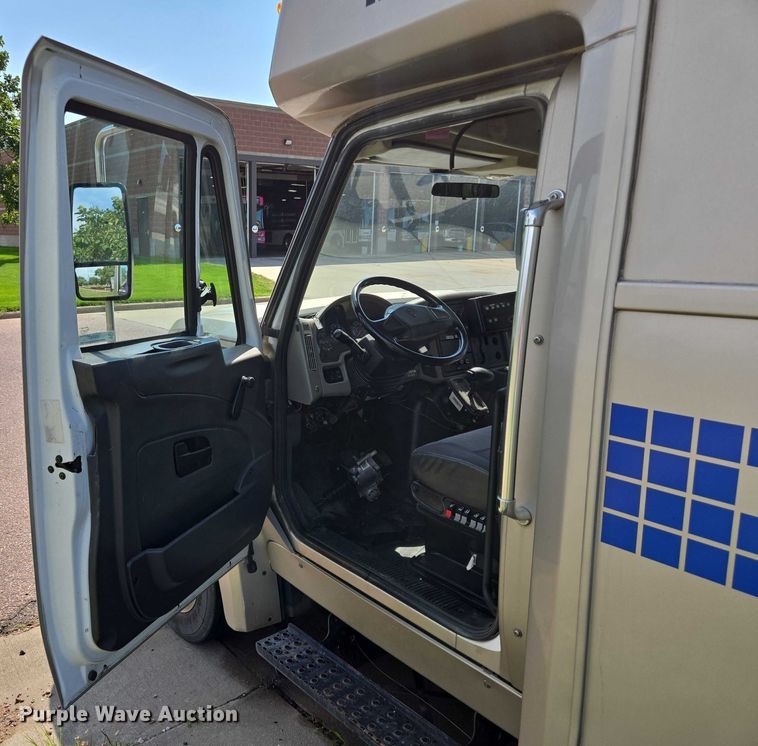 image for item DX7301 2013 IC shuttle bus