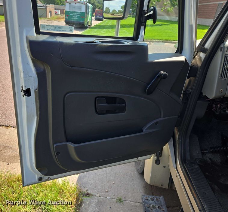 image for item DX7301 2013 IC shuttle bus