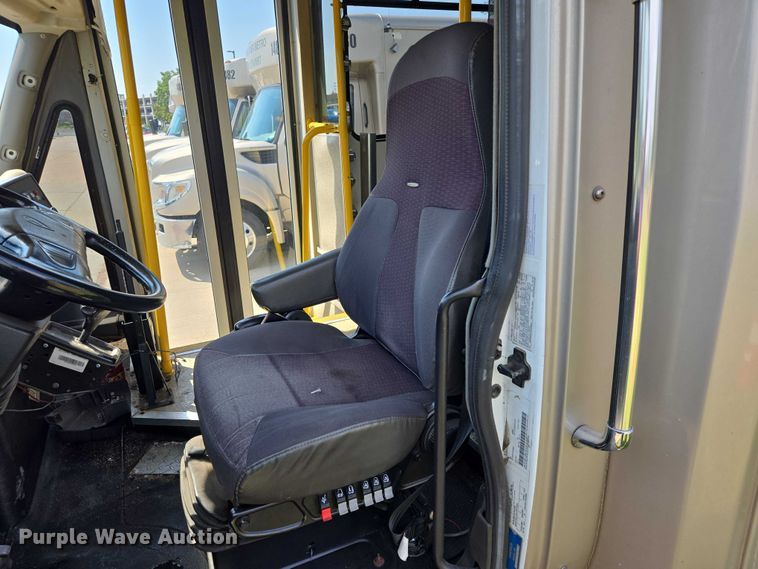 image for item DX7301 2013 IC shuttle bus