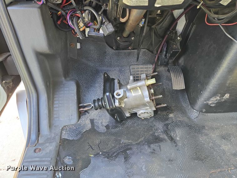 image for item DX7301 2013 IC shuttle bus