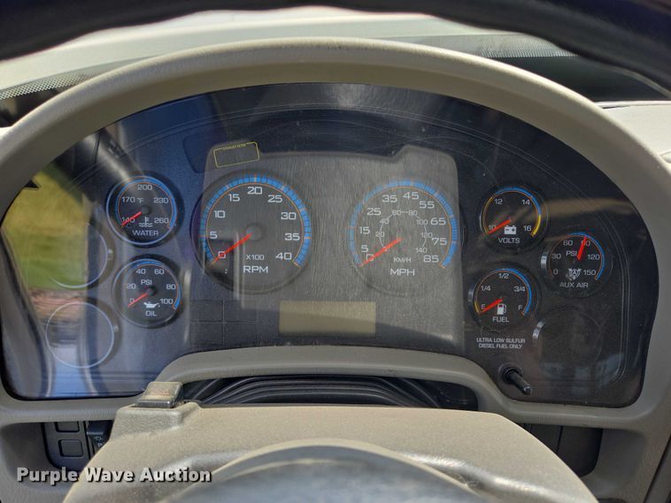 image for item DX7301 2013 IC shuttle bus