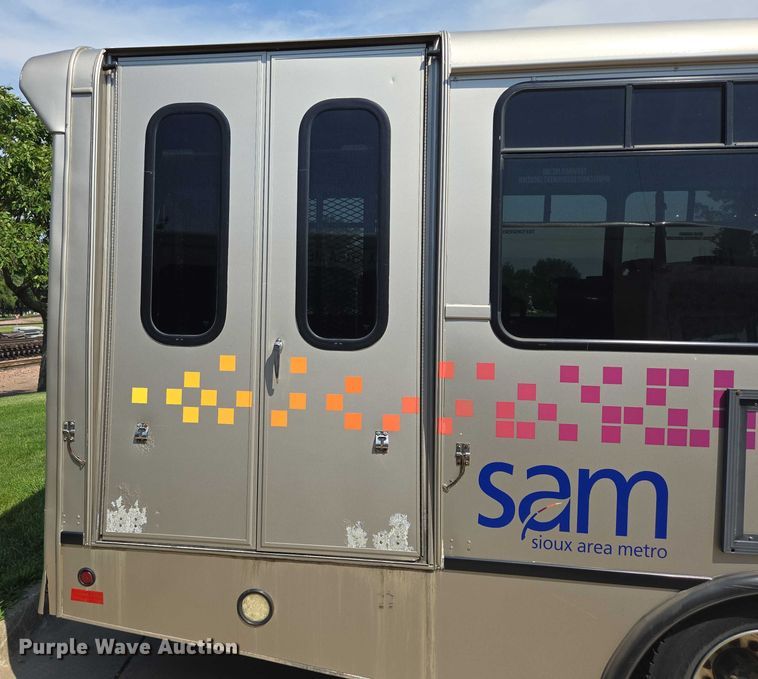 image for item DX7301 2013 IC shuttle bus