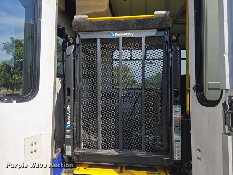 image for item DX7301 2013 IC shuttle bus