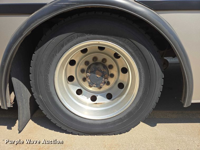 image for item DX7301 2013 IC shuttle bus