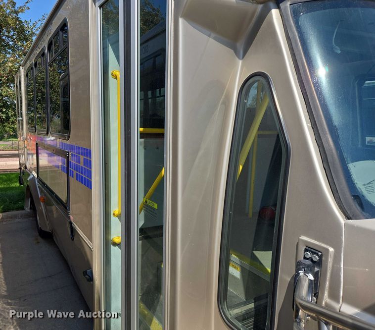 image for item DX7302 2015 IC shuttle bus