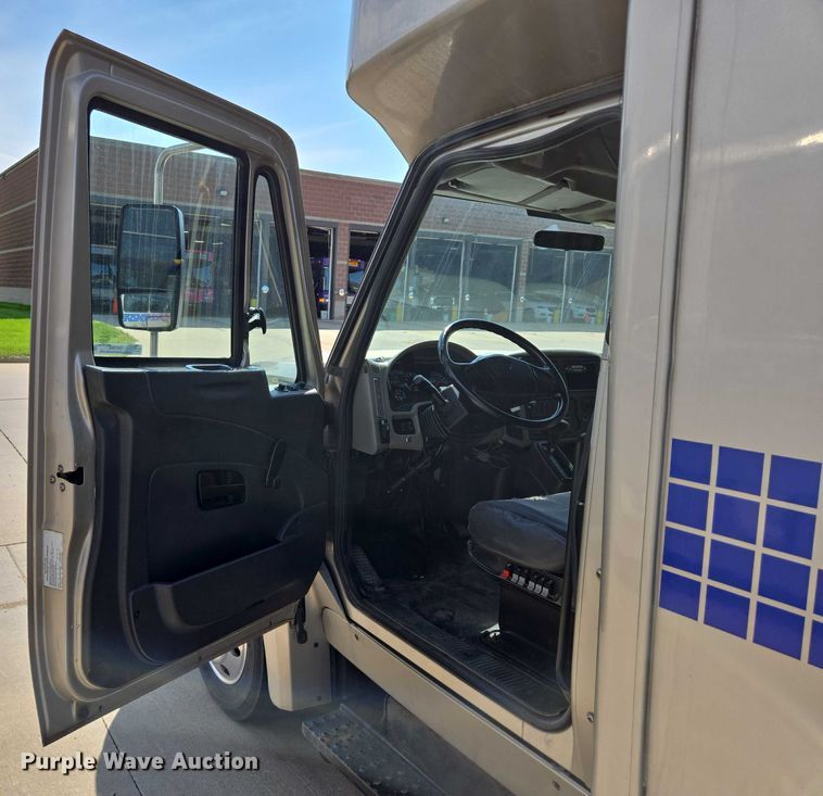 image for item DX7302 2015 IC shuttle bus