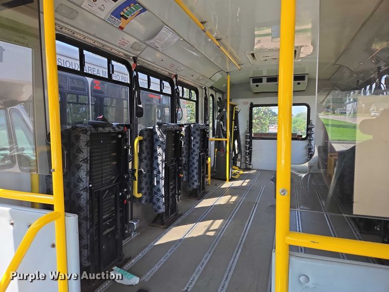 image for item DX7302 2015 IC shuttle bus