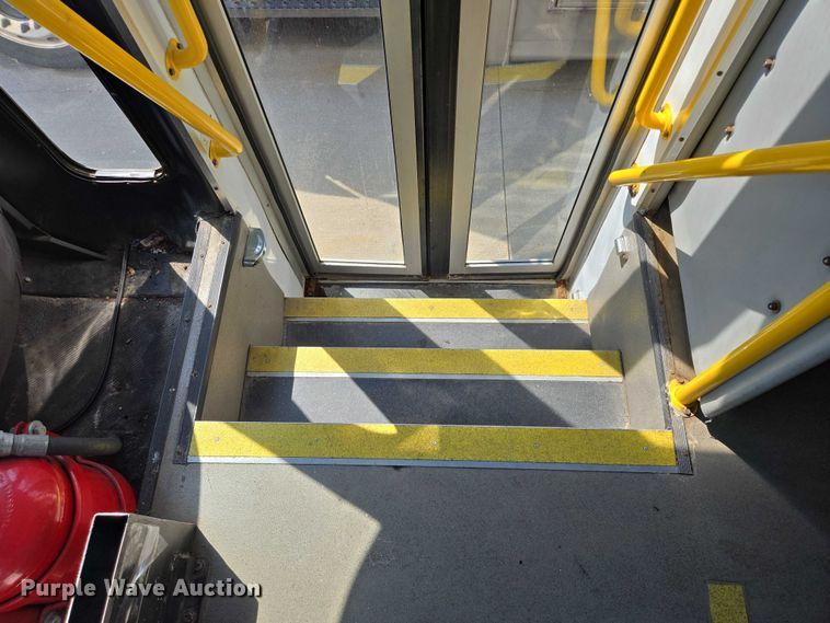 image for item DX7302 2015 IC shuttle bus