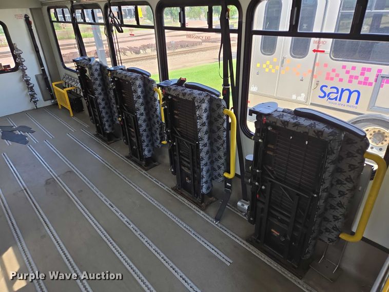 image for item DX7302 2015 IC shuttle bus