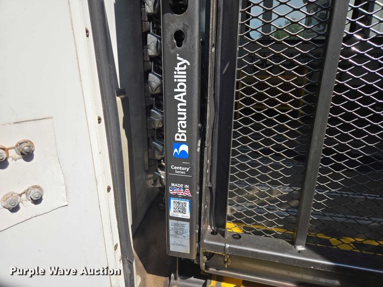 image for item DX7302 2015 IC shuttle bus