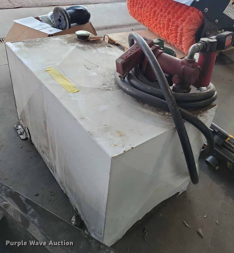 image for item DX7319 Transfer tank