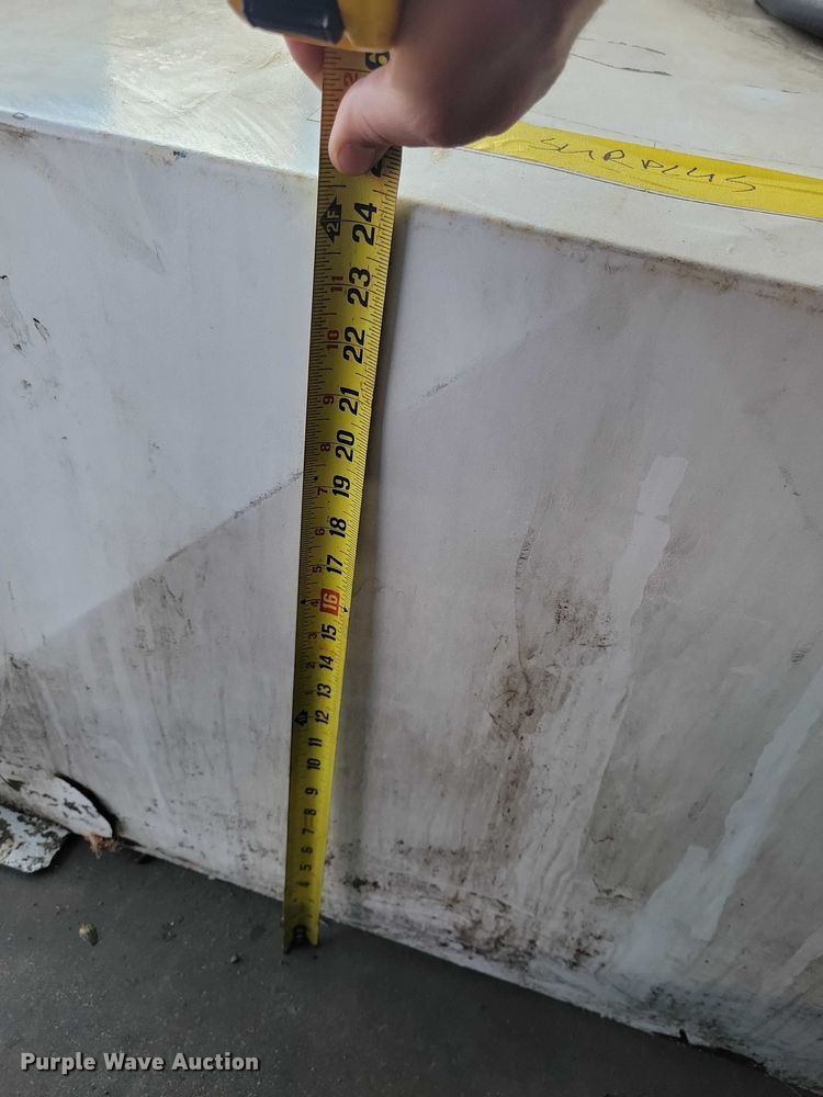 image for item DX7319 Transfer tank