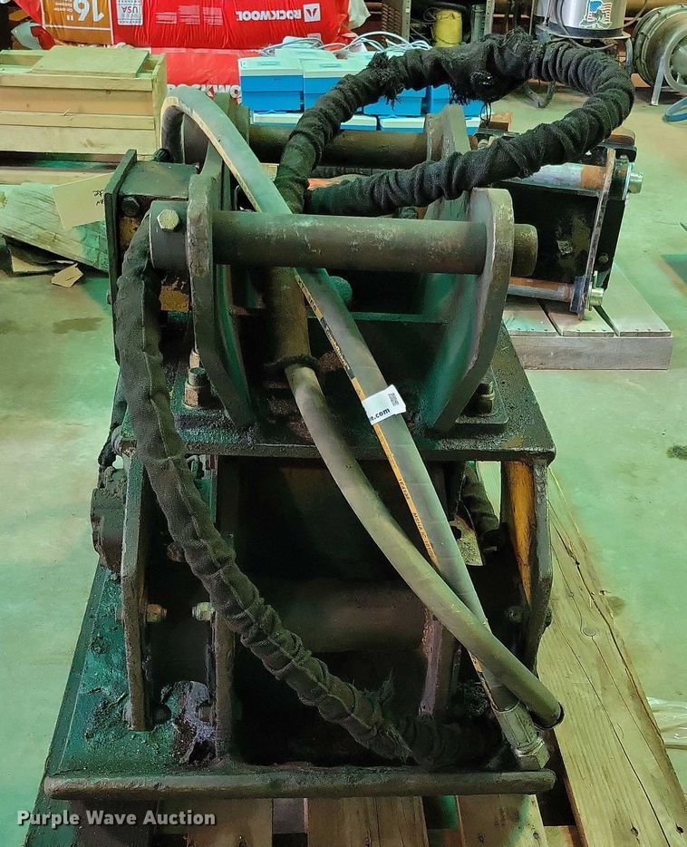 image for item DX7354 Excavator plate compactor