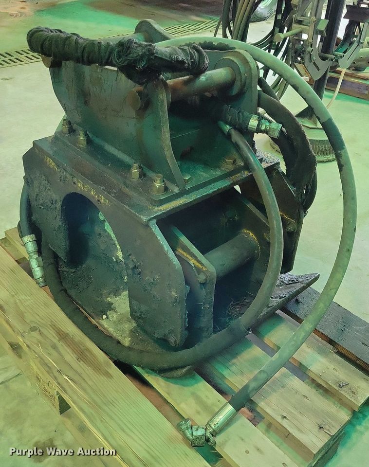 image for item DX7354 Excavator plate compactor