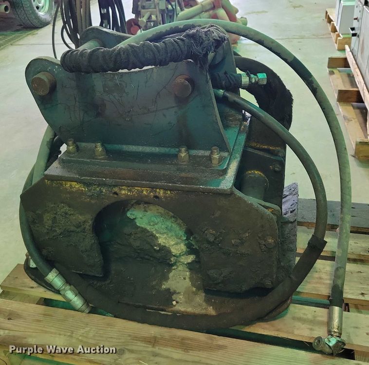 image for item DX7354 Excavator plate compactor