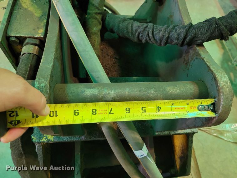 image for item DX7354 Excavator plate compactor