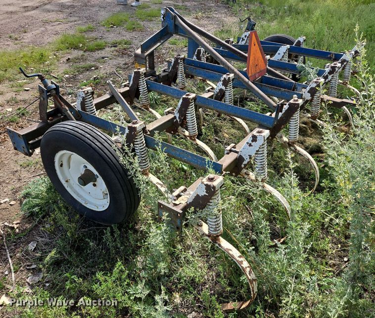 image for item DX7395 Ford chisel