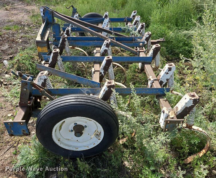 image for item DX7395 Ford chisel