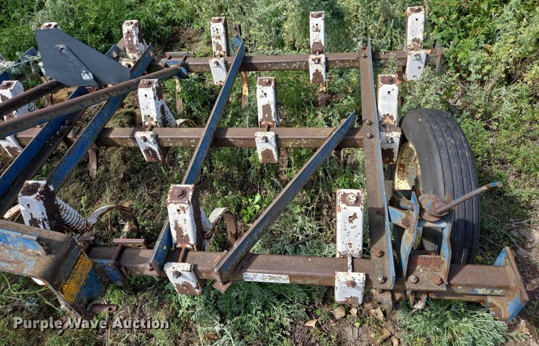 image for item DX7395 Ford chisel