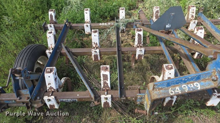 image for item DX7395 Ford chisel