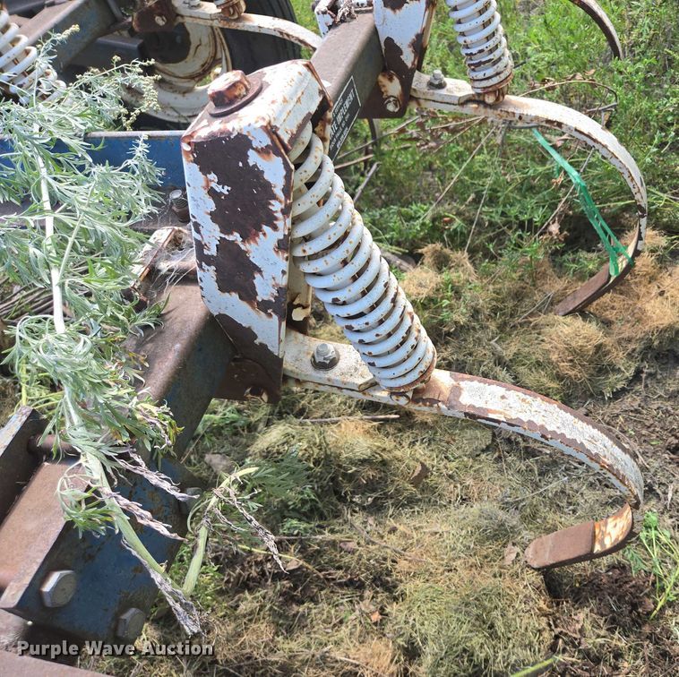 image for item DX7395 Ford chisel