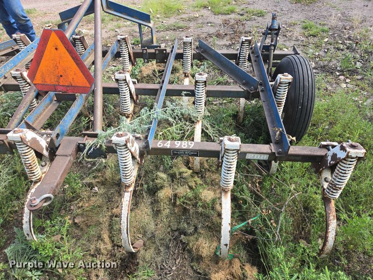 image for item DX7395 Ford chisel