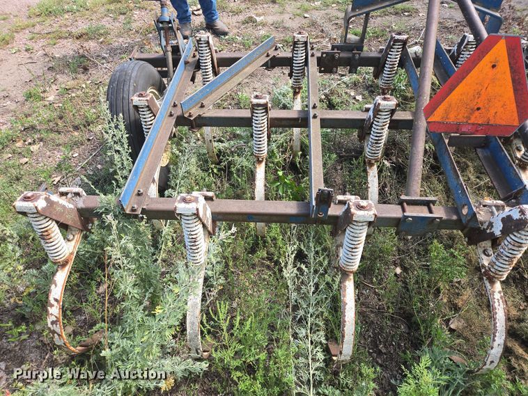 image for item DX7395 Ford chisel