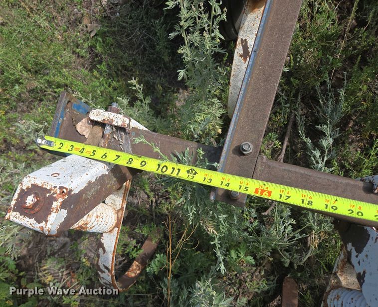 image for item DX7395 Ford chisel