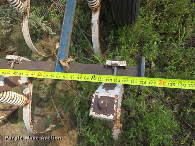 image for item DX7395 Ford chisel