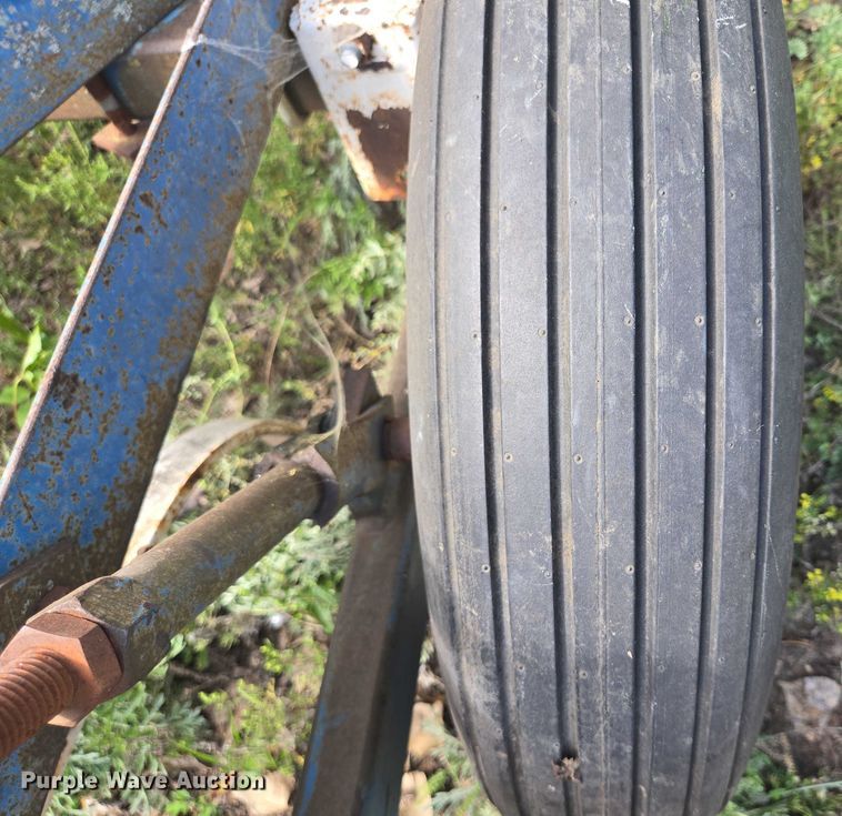 image for item DX7395 Ford chisel