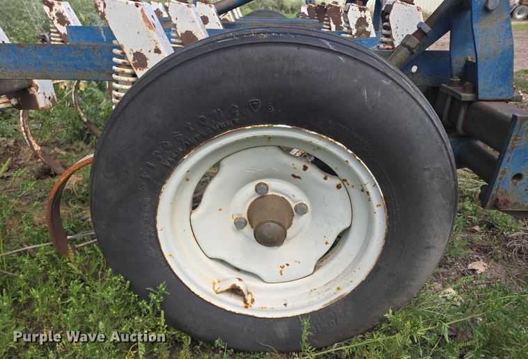 image for item DX7395 Ford chisel