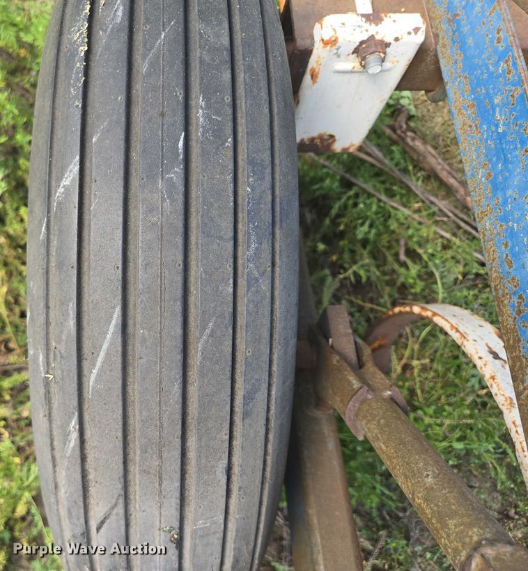 image for item DX7395 Ford chisel